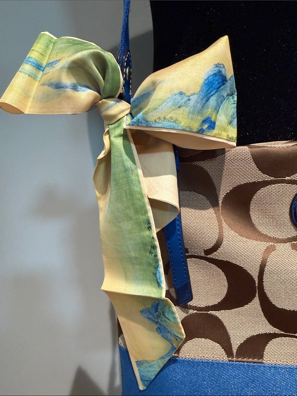 Coach Beige Signature Canvas Jacard Crossbody with Blue Strap and Trim NWOT - Picture 3 of 9